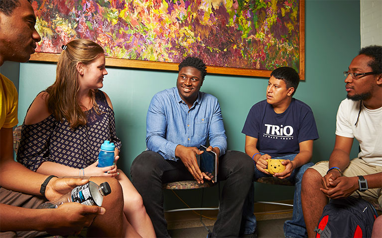 A diverse group of Schreyer Scholars having a discussion