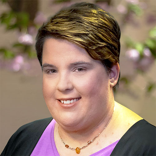 Lizzie Henry headshot