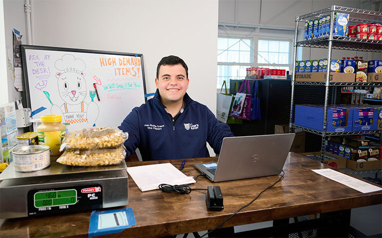 Schreyer Scholar Juan-Rodrigo Solares leading The Lion's Pantry