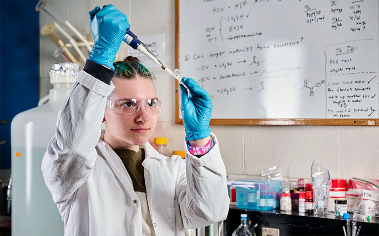 A Schreyer Scholar performing research in a lab
