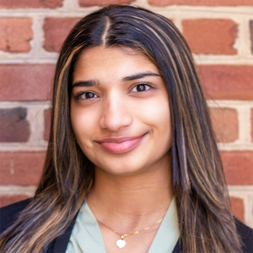 Isabella Fernandes headshot