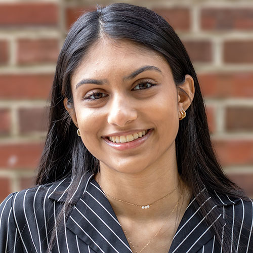 Riya Shah headshot