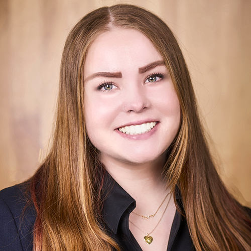 Tess Leonard headshot
