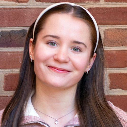 Veronika Miskowiec headshot