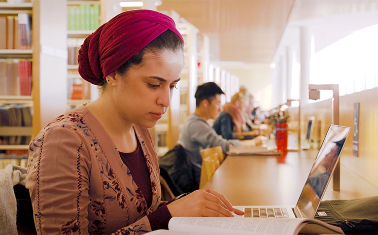 Schreyer Scholar Hamsa Fayed working at the library