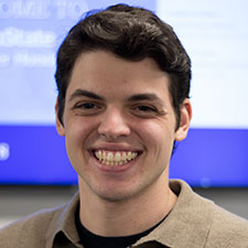 Daniel Zahn headshot
