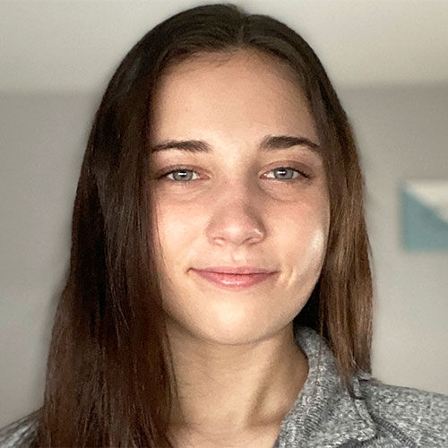Hailey Onweller headshot