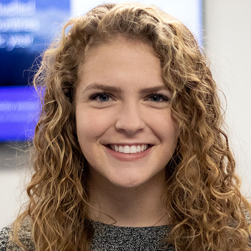Julia Faust headshot